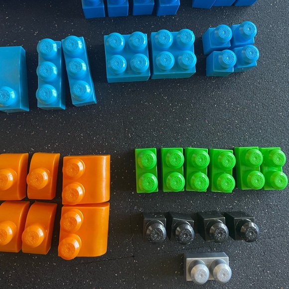 Mega Bloks First Builders Big Building set with 80+ big colorful building blocks - Picture 4 of 11